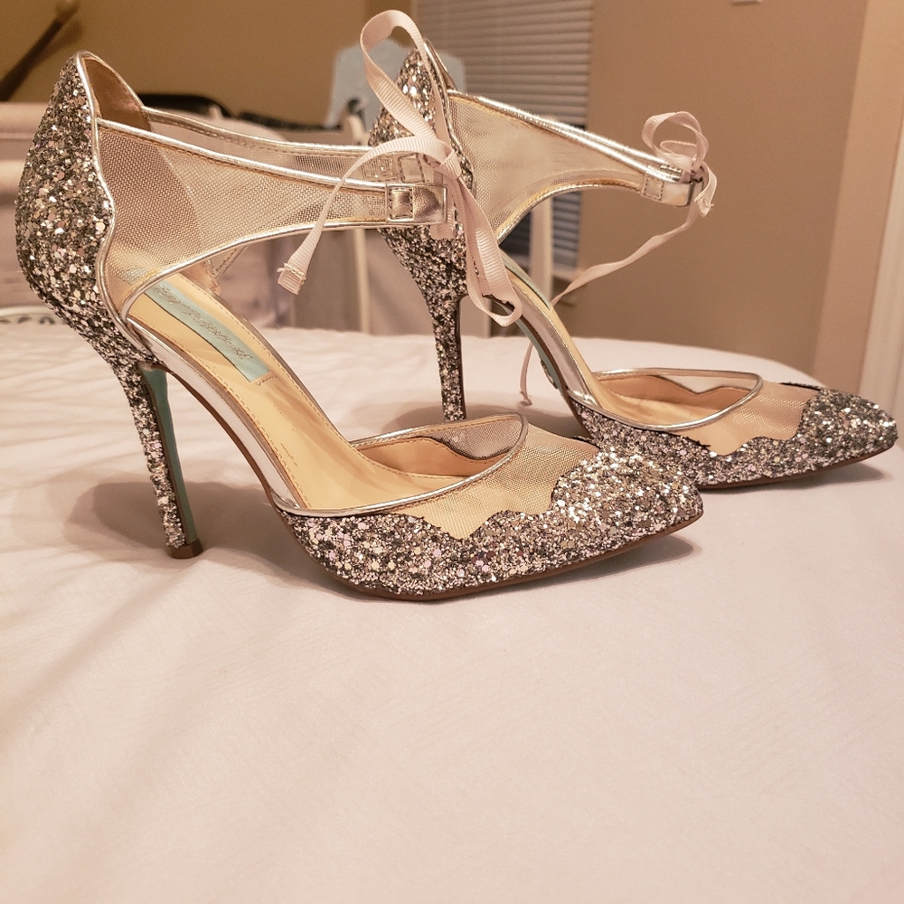Shoe